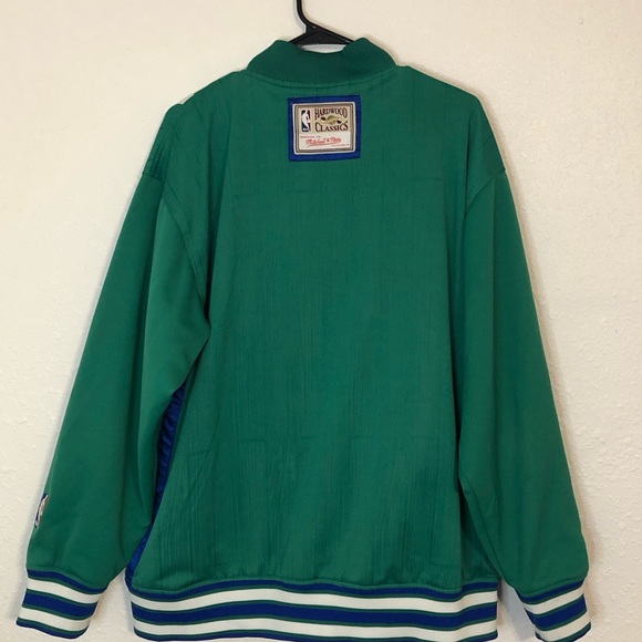 MITCHELL & NESS Dallas Mavericks HARDWOOD TRACK JACKET - Picture 7 of 10